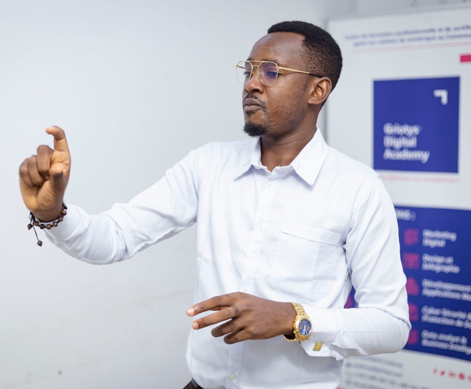 Aurèle SIMO lors d'une soutenance GRIOTYS ACADEMY